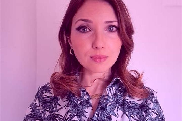 Lillian, 24 — Escort in Prislopu Mare, Romania