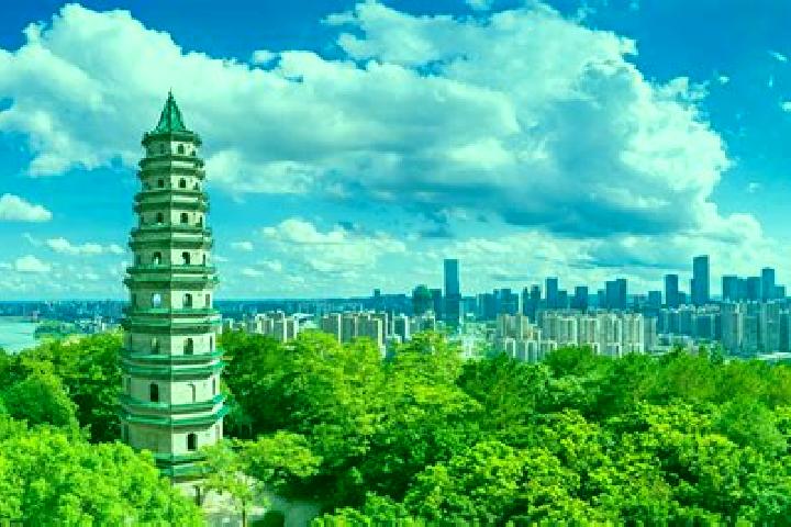 Lillian, 24 — Escort in Qingxiu, China