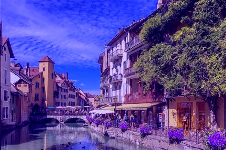 Lillian, 24 — Escort in Roussillon, France
