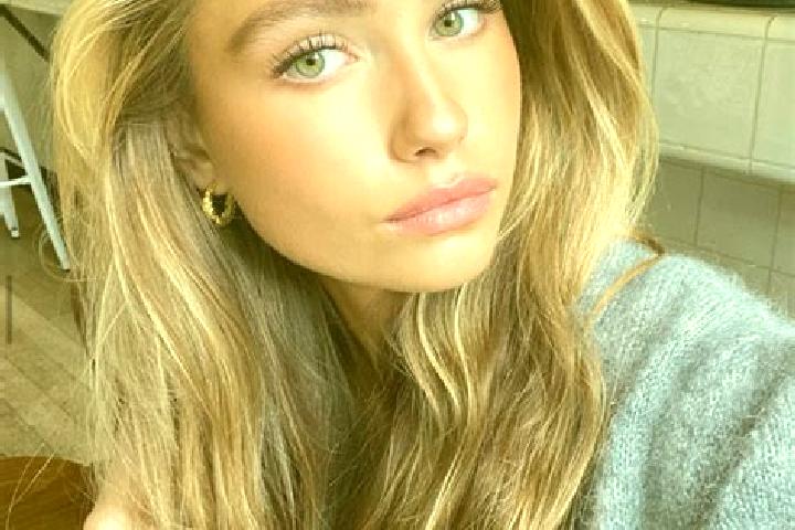 Lillian, 25, a blonde hazel-eyed caucasian companion based in Jardin. Offering A-Level, OWO, Dinner Date. Available for incall and outcall, overnight booking...