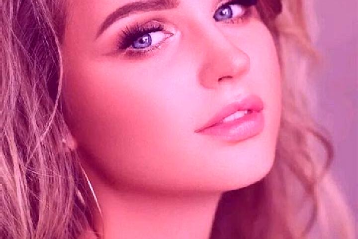 Lillian, 25, a dark blonde blue-eyed caucasian companion based in Bampton. Offering Duos, GFE, BDSM, Striptease, Couples. Available for incall and outcall, o...