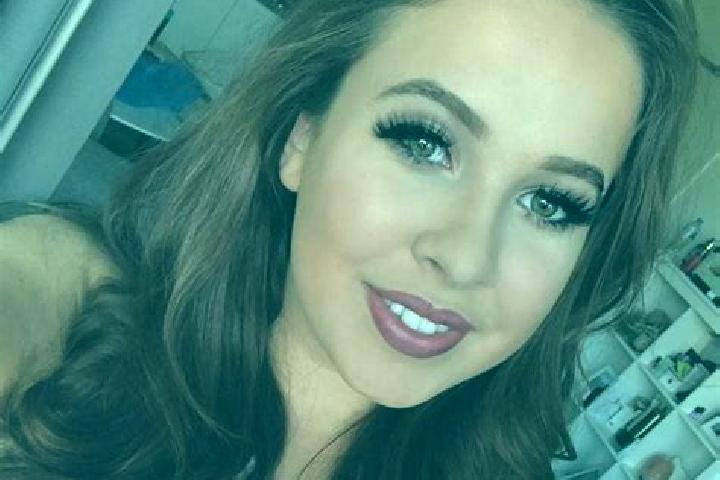 Lillian, 25, a red brown-eyed latina companion based in Goiatins. Offering CIM, Striptease. Available for incall and outcall, overnight bookings available.