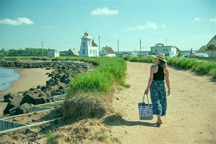 Lillian, 25 — Escort in North Rustico, Canada