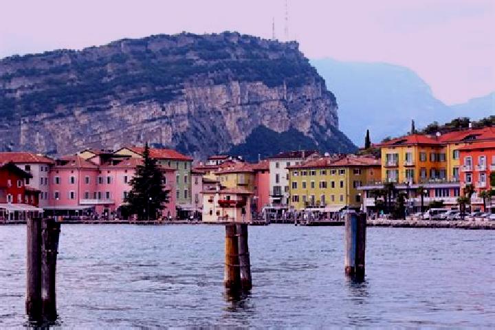 Lillian, 26, a black grey-eyed caribbean companion based in Torbole sul Garda. Offering Massage, Girlfriend Experience, BDSM. Available for incall and outcal...