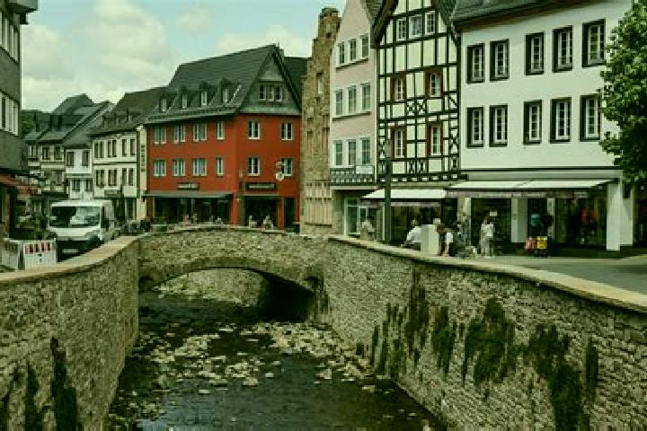 Lillian, 26 — Escort in Bad Muenstereifel, Germany