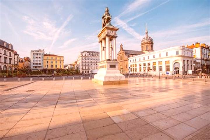Lillian, 26 — Escort in Clermont-Ferrand, France