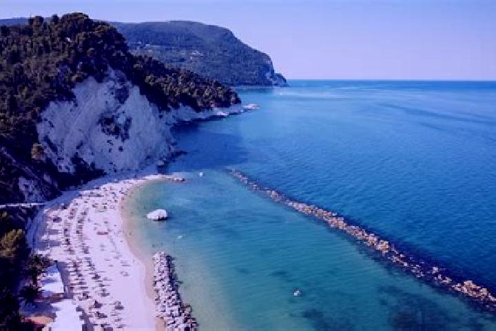 Lillian, 26 — Escort in Piane di Montegiorgio, Italy