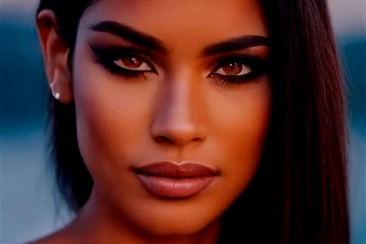 Lillian, 27, a red green-eyed latina companion based in Millesimo. Offering Travel Companion, BDSM. Available for incall and outcall, day and evening dates.