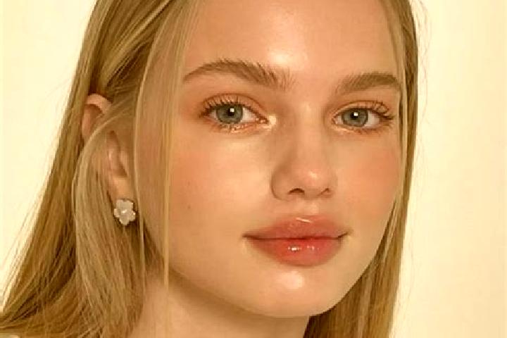 Lillian, 27 — Escort in Kotik, Russia