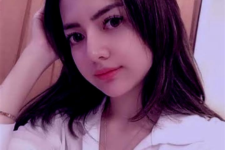 Lillian, 27 — Escort in Pandanrejokrajan, Indonesia