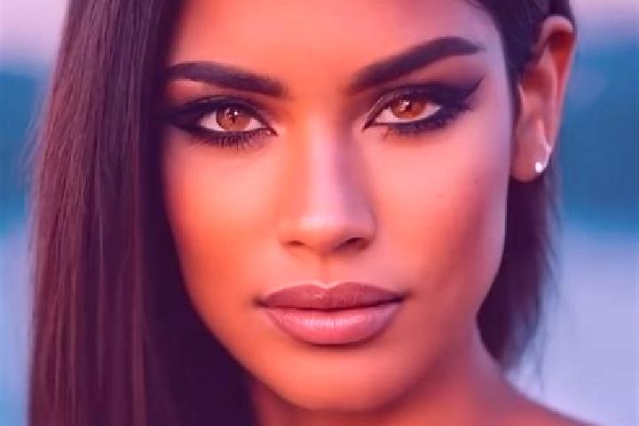 Lillian, 28, a dark blonde amber-eyed latina companion based in Zangaha. Offering 69, Duos, Erotic Massage. Available for incall and outcall, overnight booki...