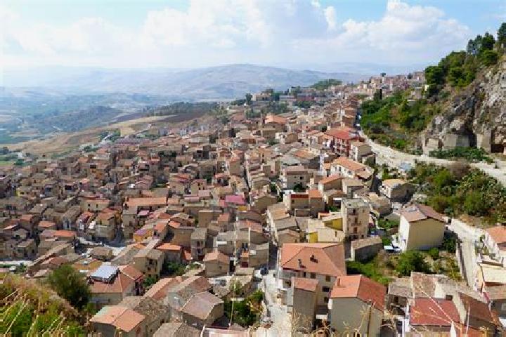 Lillian, 28 — Escort in Castronovo di Sicilia, Italy