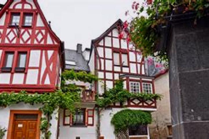 Lillian, 28 — Escort in Ediger-Eller, Germany
