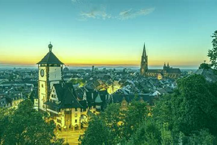 Lillian, 28 — Escort in Oberweiler im Tal, Germany