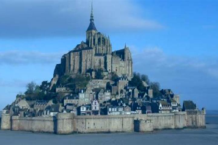 Lillian, 29 — Escort in Mont, France