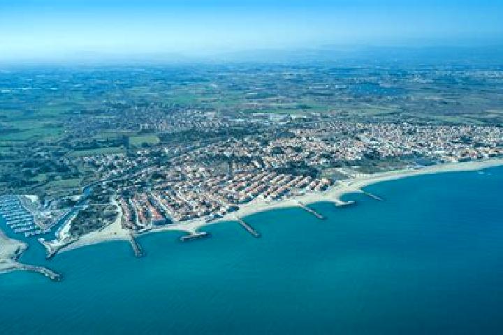 Lillian, 29 — Escort in Saintes-Maries-de-la-Mer, France