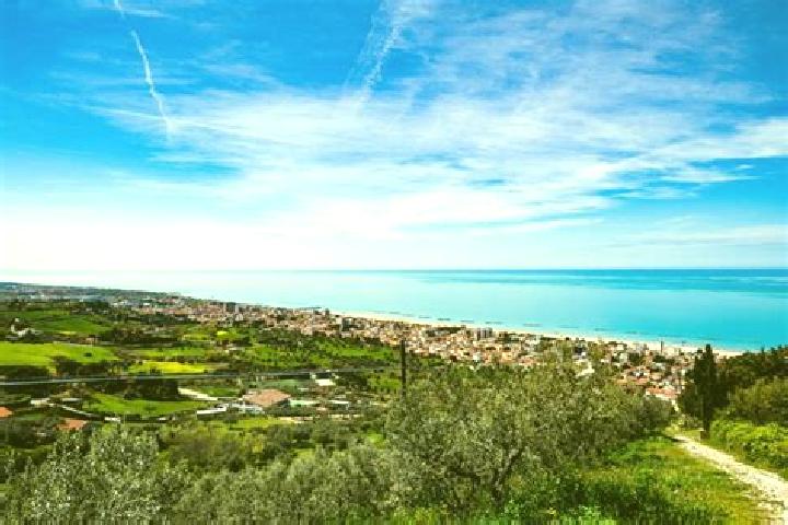 Lillian, 30 — Escort in Roseto degli Abruzzi, Italy