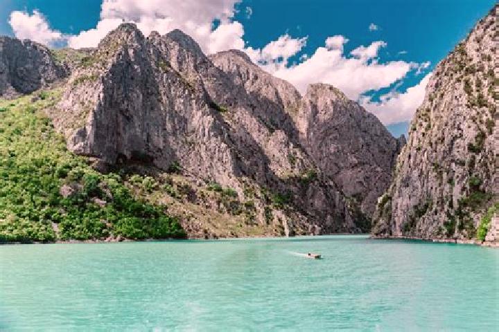 Lillian, 30 — Escort in Voskopoje, Albania
