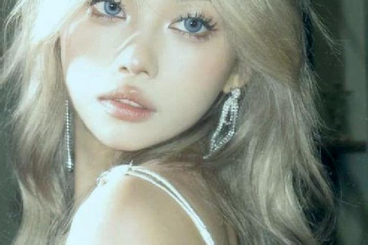 Lillian, 31, a blonde blue-eyed asian companion based in Kirkintilloch. Offering Striptease, Dinner Date, GFE. Available for incall and outcall, day and even...