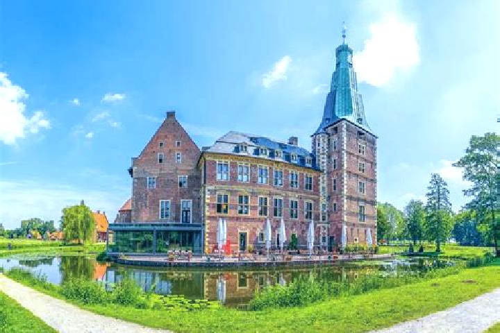 Lillian, 31 — Escort in Lembruch, Germany