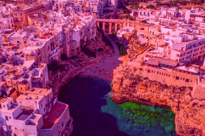 Lillian, 31 — Escort in Polignano a Mare, Italy