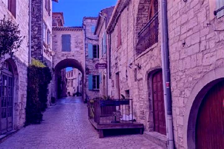 Lillian, 31 — Escort in Vezenobres, France
