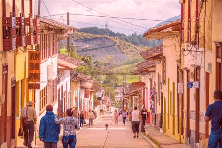 Lillian, 32 — Escort in Cucunuba, Colombia