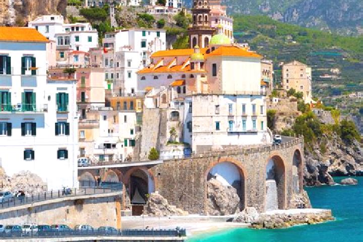 Lillian, 32 — Escort in Valmadrera-Caserta, Italy