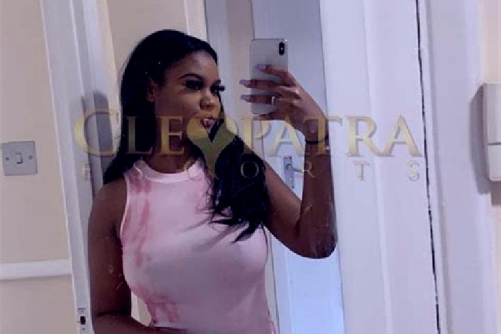 Lillian, 33, a chestnut green-eyed caribbean companion based in Siruela. Offering 69, CIM, GFE, OWO. Available for incall and outcall, day and evening dates.