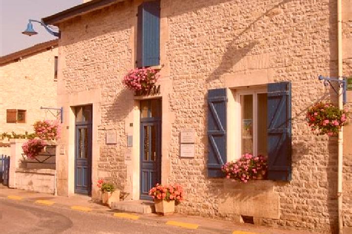 Lillian, 33 — Escort in Rouvroy-sur-Audry, France
