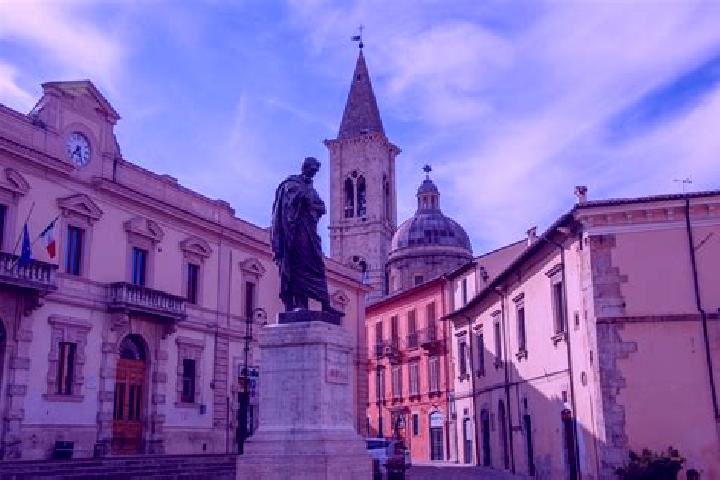 Lillian, 33 — Escort in San Salvo, Italy