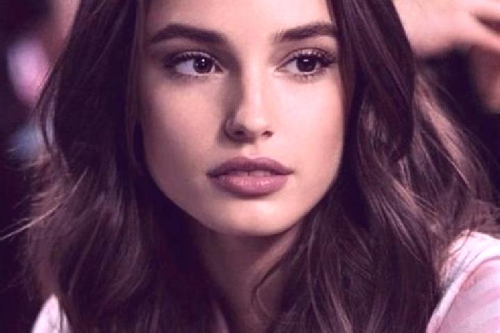 Lillian, 34, a brunette brown-eyed middle eastern companion based in Silets. Offering Deep French Kissing, 69, Girlfriend Experience, Domination. Available f...