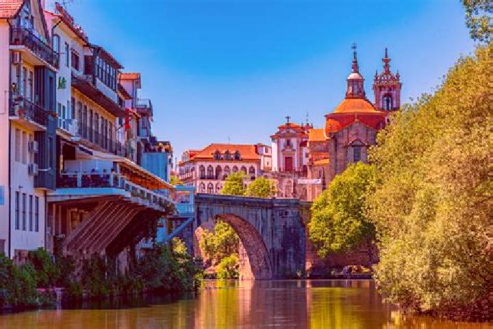 Lillian, 34 — Escort in Arranho, Portugal