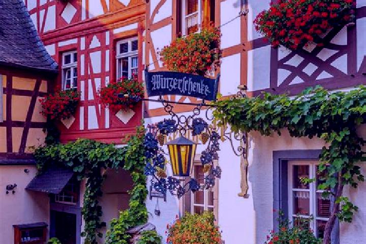 Lillian, 34 — Escort in Furthen, Germany