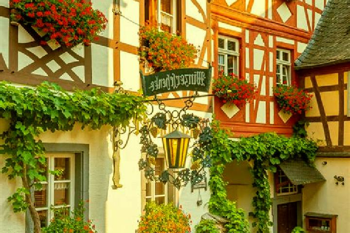 Lillian, 34 — Escort in Schurensohlen, Germany