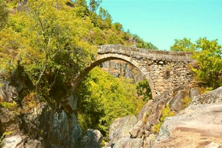 Lillian, 34 — Escort in Terras de Bouro, Portugal