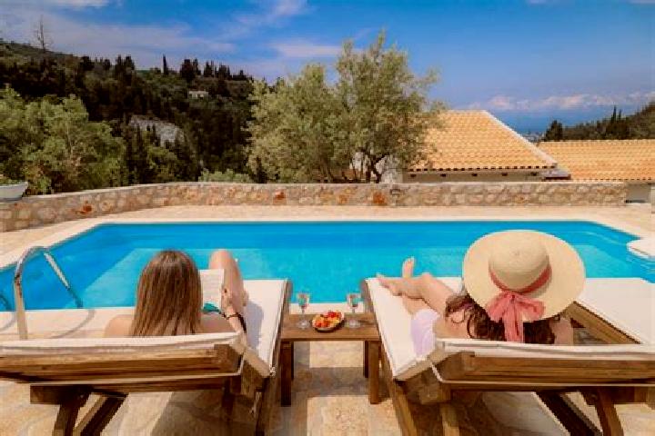 Lillian, 35 — Escort in Apolpaina, Greece