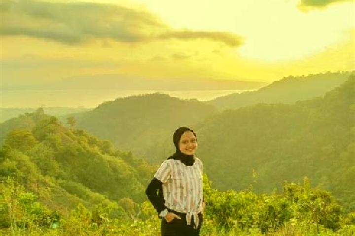 Lillian, 35 — Escort in Kalipuro, Indonesia