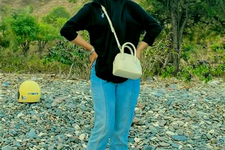Lillian, 35 — Escort in Manggekompo, Indonesia