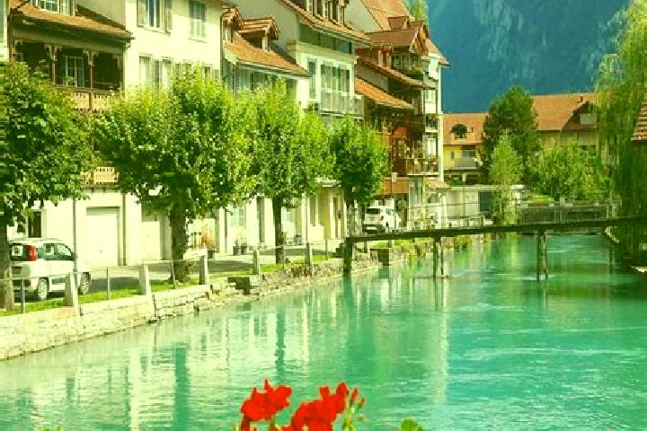 Lillian, 35 — Escort in Muhlau, Switzerland
