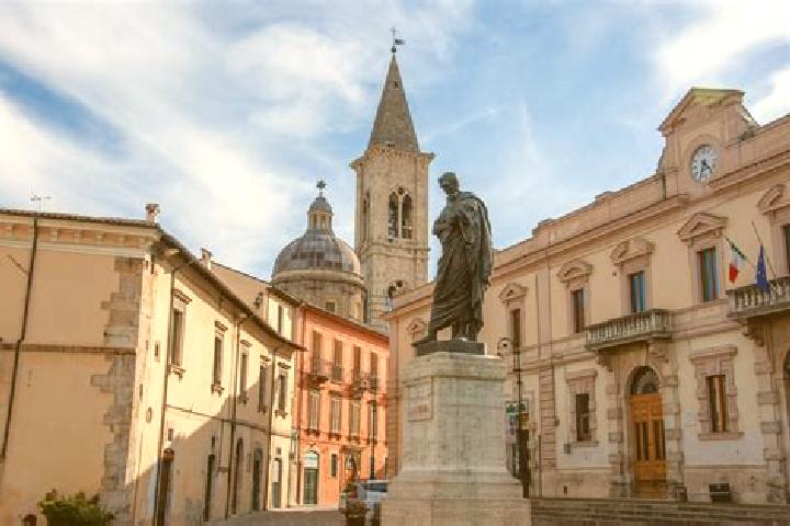 Lillian, 35 — Escort in Pizzoli, Italy