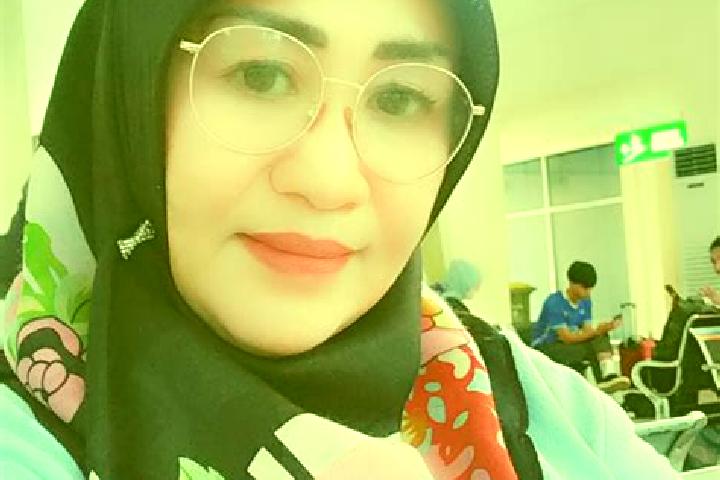 Lillian, 35 — Escort in Raha, Indonesia