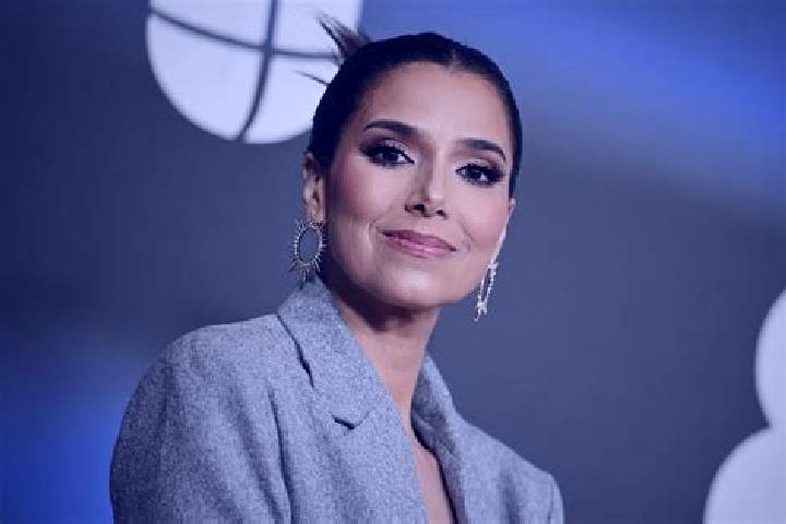 Lillian, 36, a auburn grey-eyed latina companion based in Paradeisi. Offering Travel Companion, Girlfriend Experience, CIM, A-Level, Party Girl. Available fo...