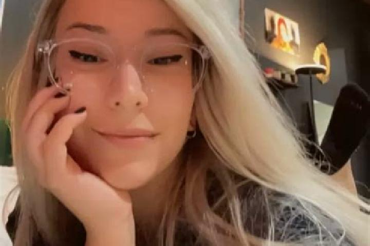Lillian, 37, a blonde grey-eyed indian companion based in Zihle. Offering Roleplay, Striptease, Fetish, Deep French Kissing. Available for incall and outcall...