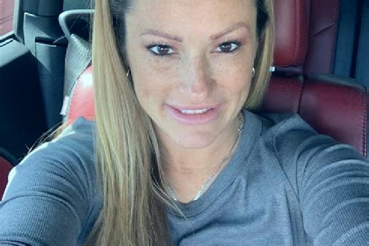 Lillian, 37, a red dark-eyed mixed companion based in Telnice. Offering Massage, GFE, Overnight, Roleplay. Available for incall and outcall, overnight bookin...