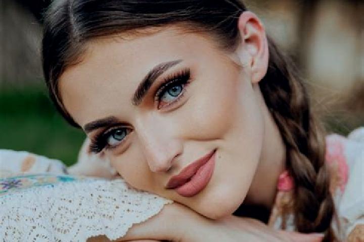 Lillian, 37 — Escort in Mintiu Gherlii, Romania