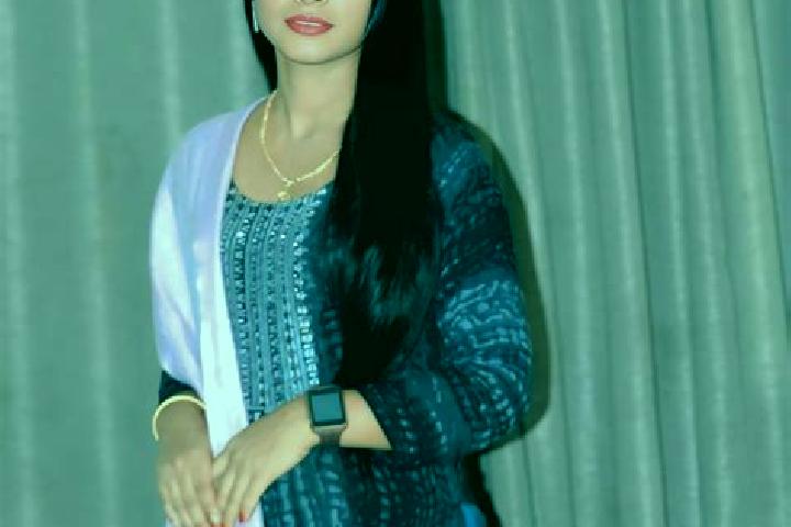 Lillian, 38 — Escort in Harina, India