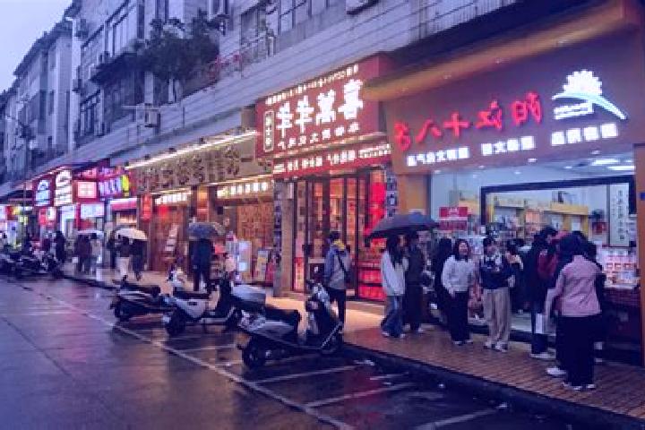 Lillian, 38 — Escort in Xincun, China