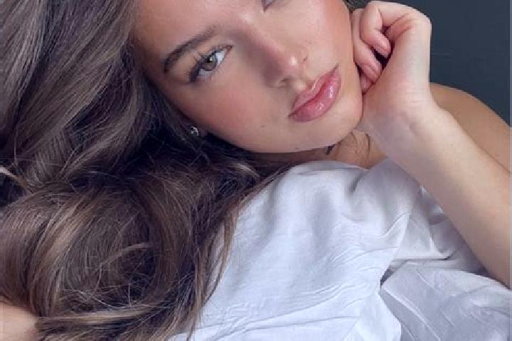 Lillian, 39, a chestnut hazel-eyed caucasian companion based in Tittmoning. Offering A-Level, GFE, Tantra, CIM, Massage. Available for incall and outcall, ov...