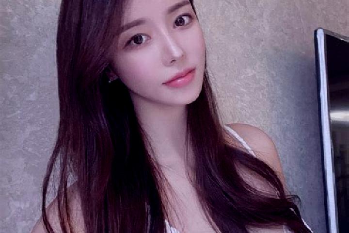 Lillian, 39 — Escort in Niulanshan, China